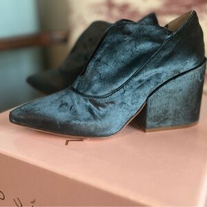 OUIGAL Aria Velvet Green Block Heel Ankle Boots NIB size 36